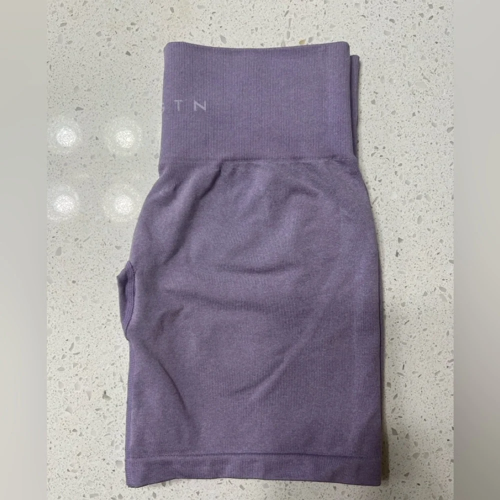 Nvgtn pro lilac seamless shorts - Picture 3 of 7